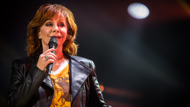 Reba McEntire pays tribute to Kenny Rogers